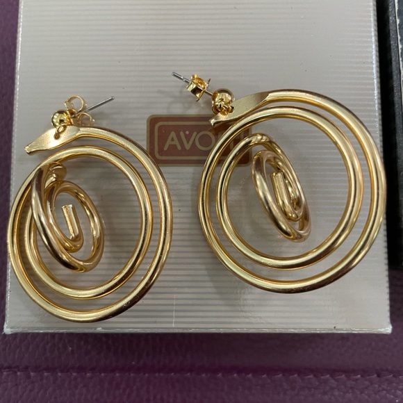 Avon Gold-Tone Spiral and Filigree Earrings - Picture 3 of 3